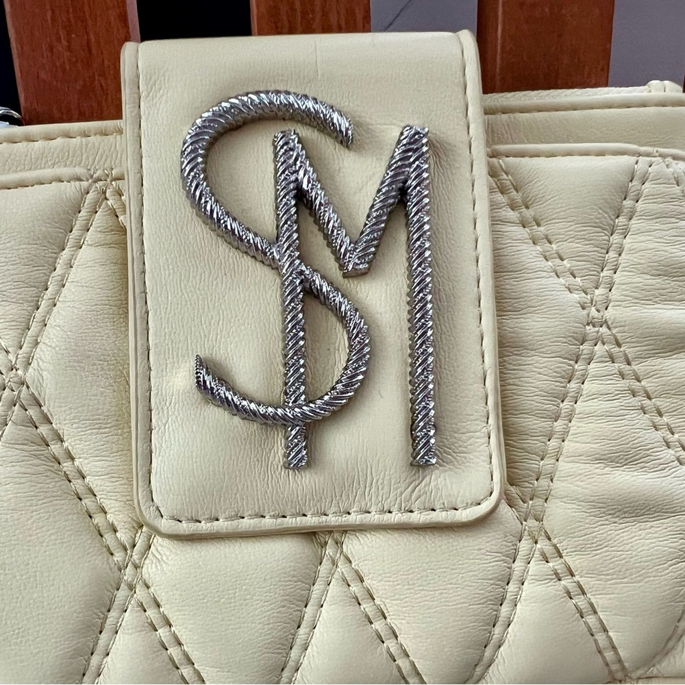 Steve Madden Cream Quilted Wristlet Bag - Picture 2 of 7